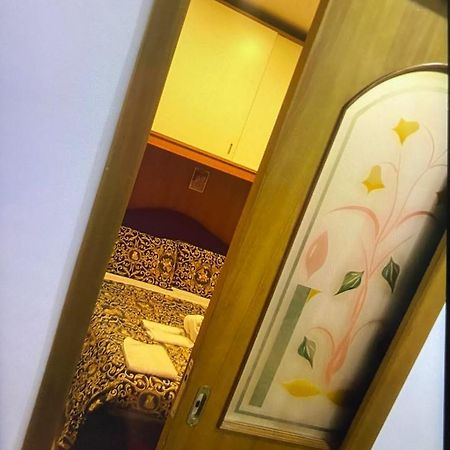 Casa Mari' Centro Storico Vicino Hotel Caracciolo เนเปิลส์ ภายนอก รูปภาพ
