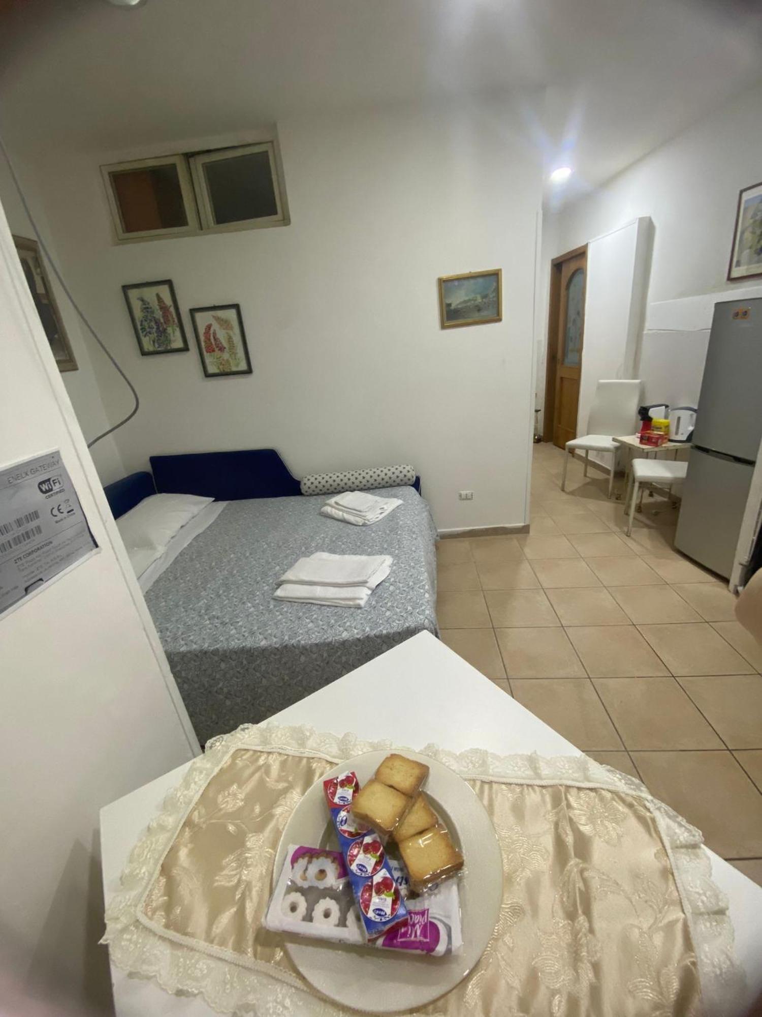 Casa Mari' Centro Storico Vicino Hotel Caracciolo เนเปิลส์ ภายนอก รูปภาพ